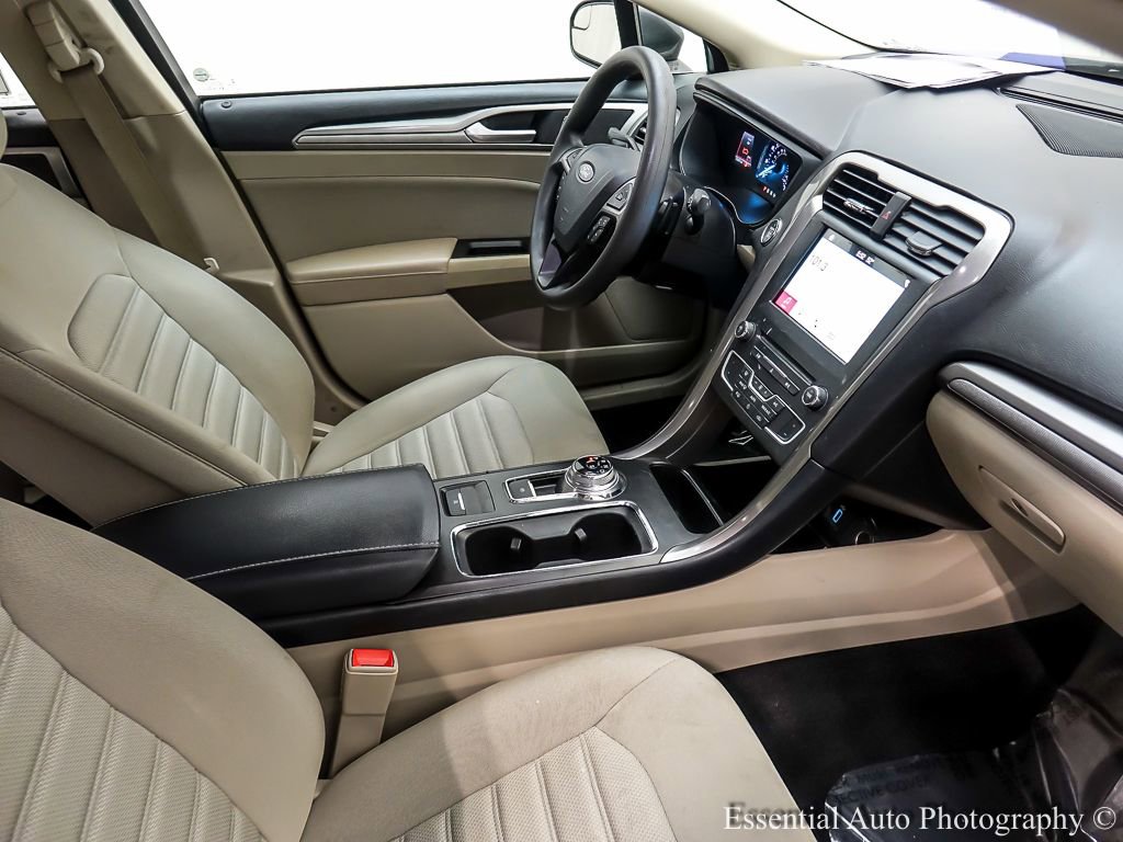 Certified 2018 Ford Fusion SE w/ Fusion SE Technology Package FWD image 24