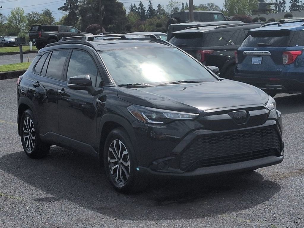 Used 2025 Toyota Corolla Cross AWD Hybrid w/ Moonroof Package image 7