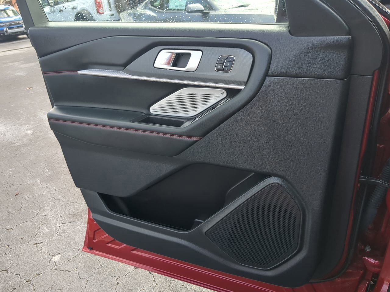 Certified 2025 Ford Explorer ST image 30