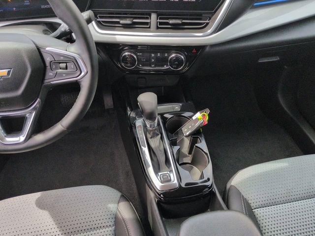 Used 2025 Chevrolet Trax LT w/ LT Convenience Package image 22