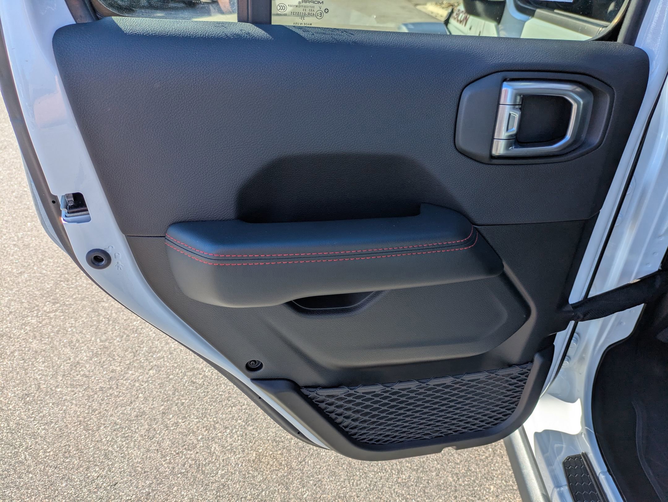 Used 2024 Jeep Wrangler Unlimited Rubicon w/ Capability Package image 32