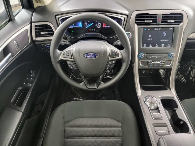 Certified 2017 Ford Fusion SE w/ Fusion SE Technology Package FWD image 27