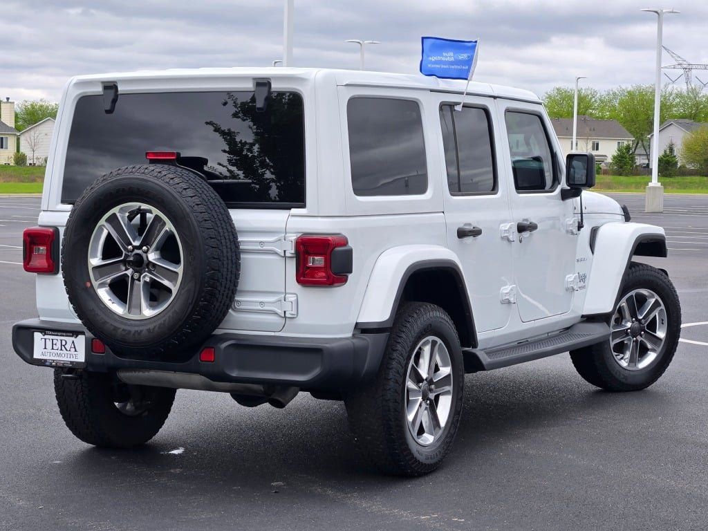 Used 2019 Jeep Wrangler Unlimited Sahara w/ Dual Top Group AWD/4WD image 10