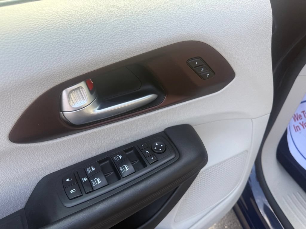 Used 2018 Chrysler Pacifica Limited w/ Advanced Safetytec Group FWD image 16