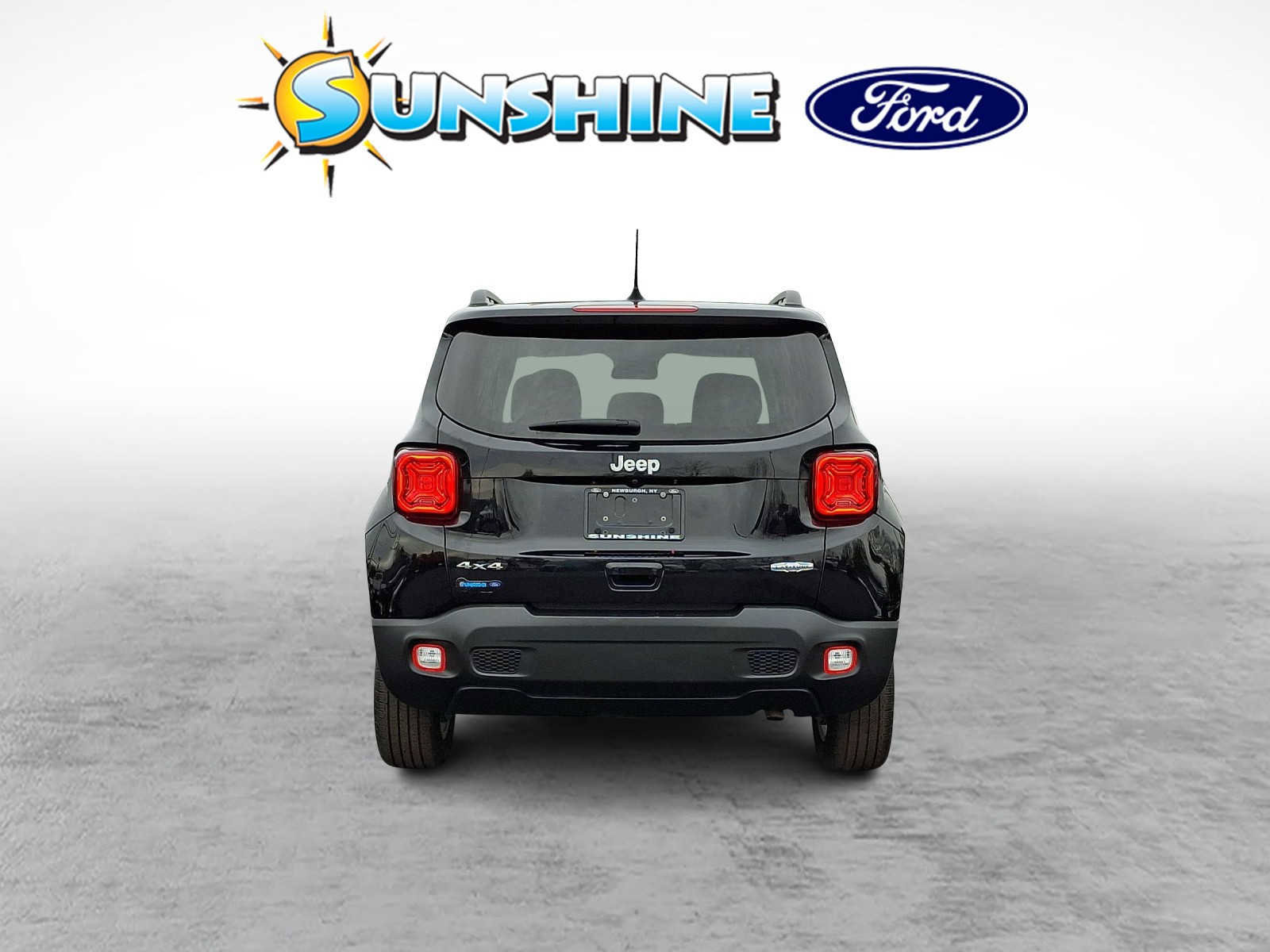 Used 2019 Jeep Renegade Latitude w/ UConnect 8.4 Nav Group image 3