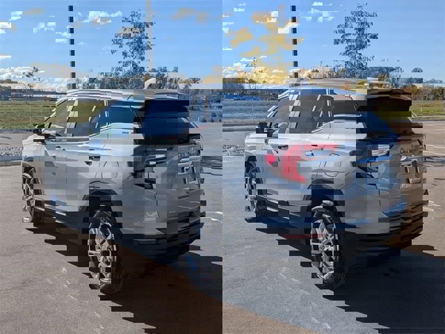 Used 2024 GMC Terrain SLE image 5