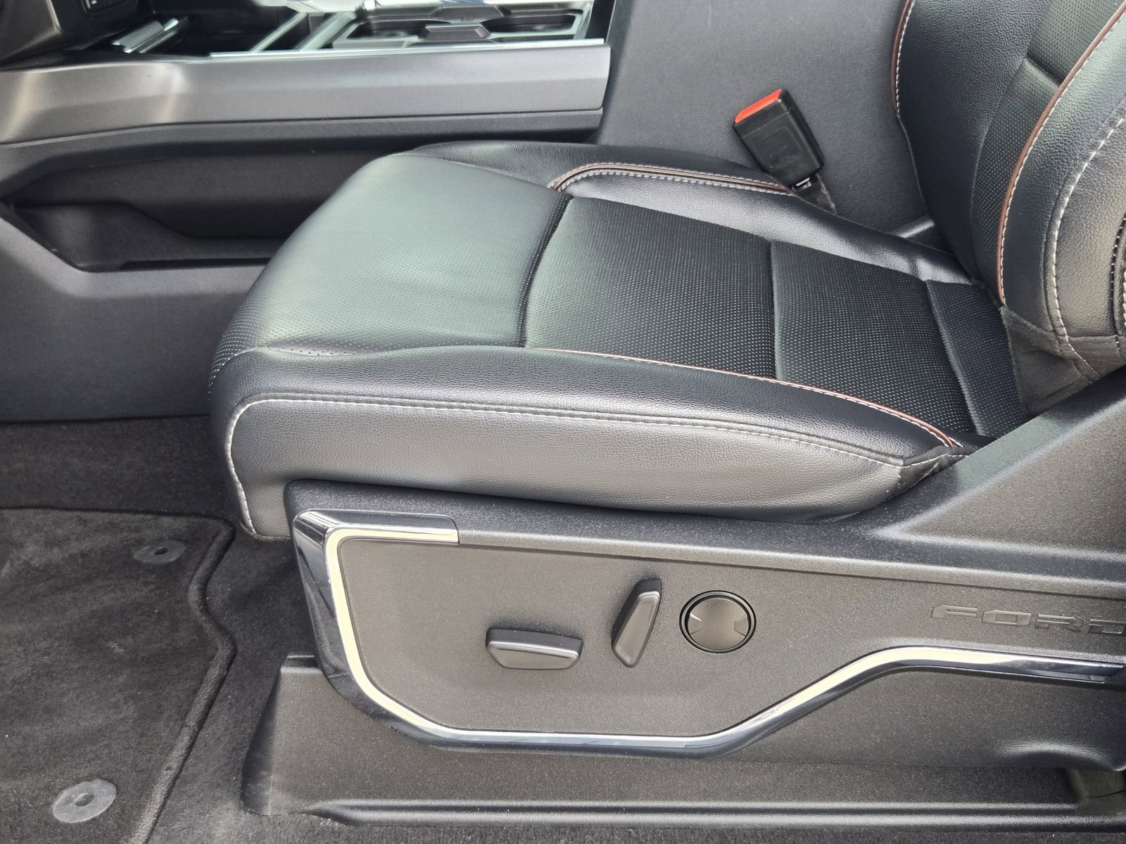 Certified 2024 Ford F250 Lariat w/ Chrome Package AWD/4WD image 26