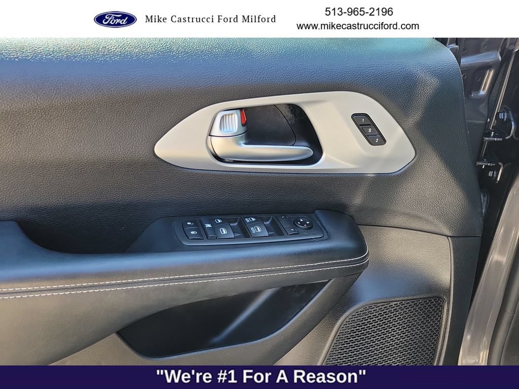 Used 2021 Chrysler Pacifica Touring-L w/ S Appearance Package FWD image 19
