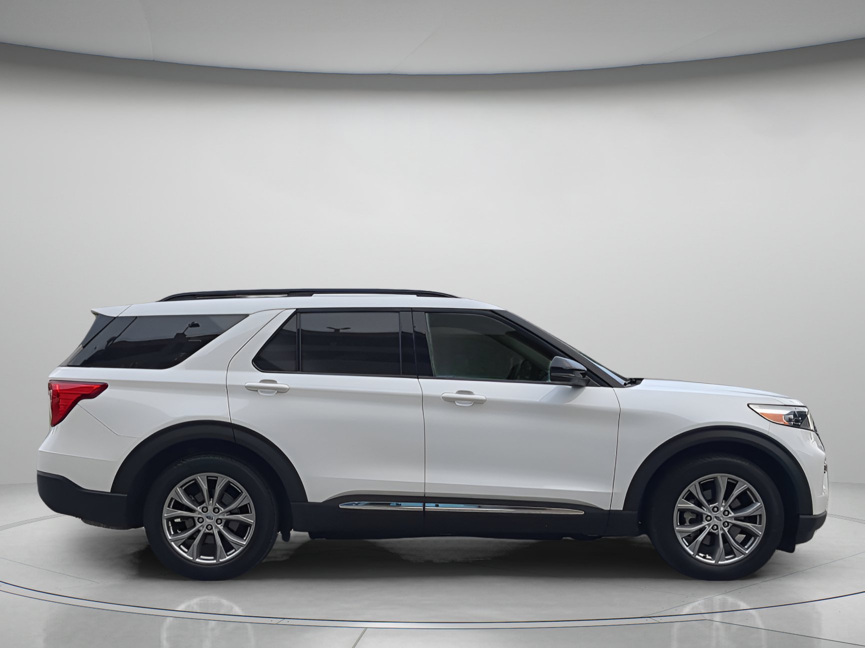 Certified 2023 Ford Explorer XLT w/ Equipment Group 202A RWD image 39