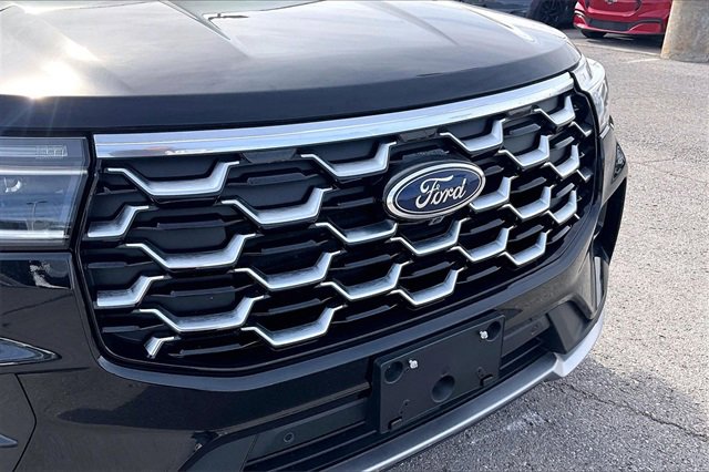 Certified 2025 Ford Explorer Platinum w/ Ultimate Package image 20