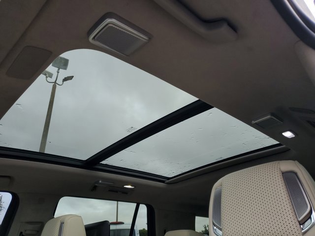 Used 2023 Cadillac Escalade Premium Luxury Platinum image 21