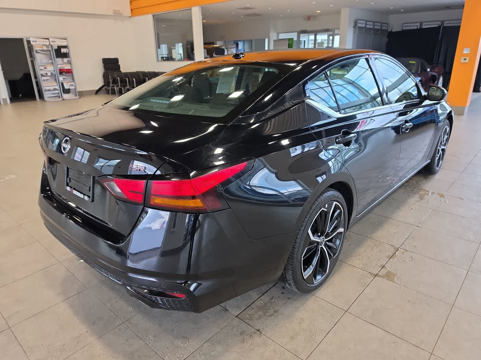 Used 2024 Nissan Altima 2.5 SR FWD image 7