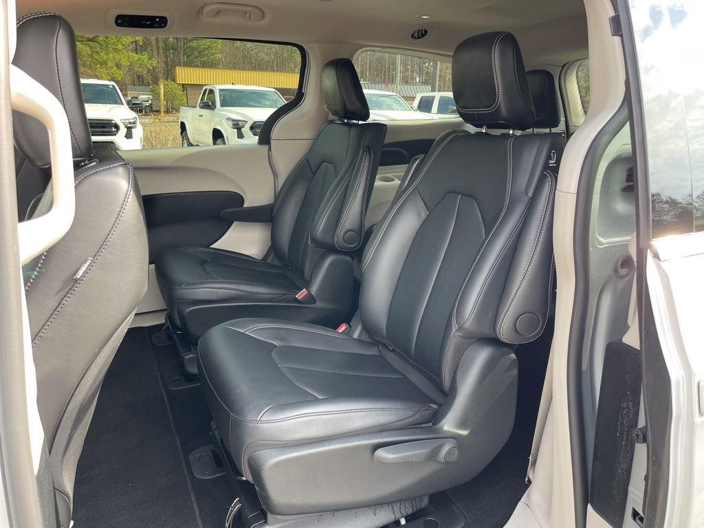 Used 2024 Chrysler Pacifica Select image 20