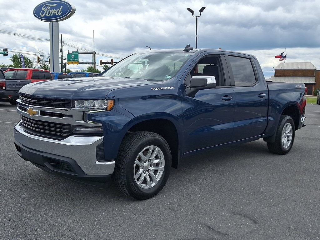 Used 2022 Chevrolet Silverado 1500 LT AWD/4WD image 3