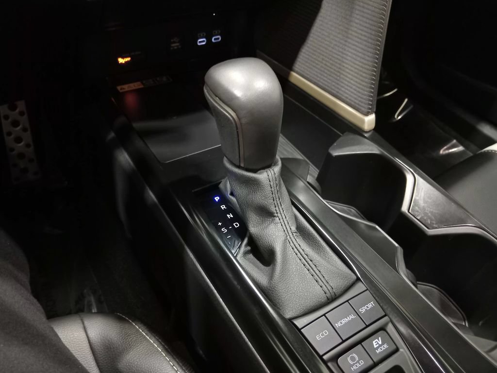 Used 2025 Toyota Camry SE w/ Convenience Package FWD image 25