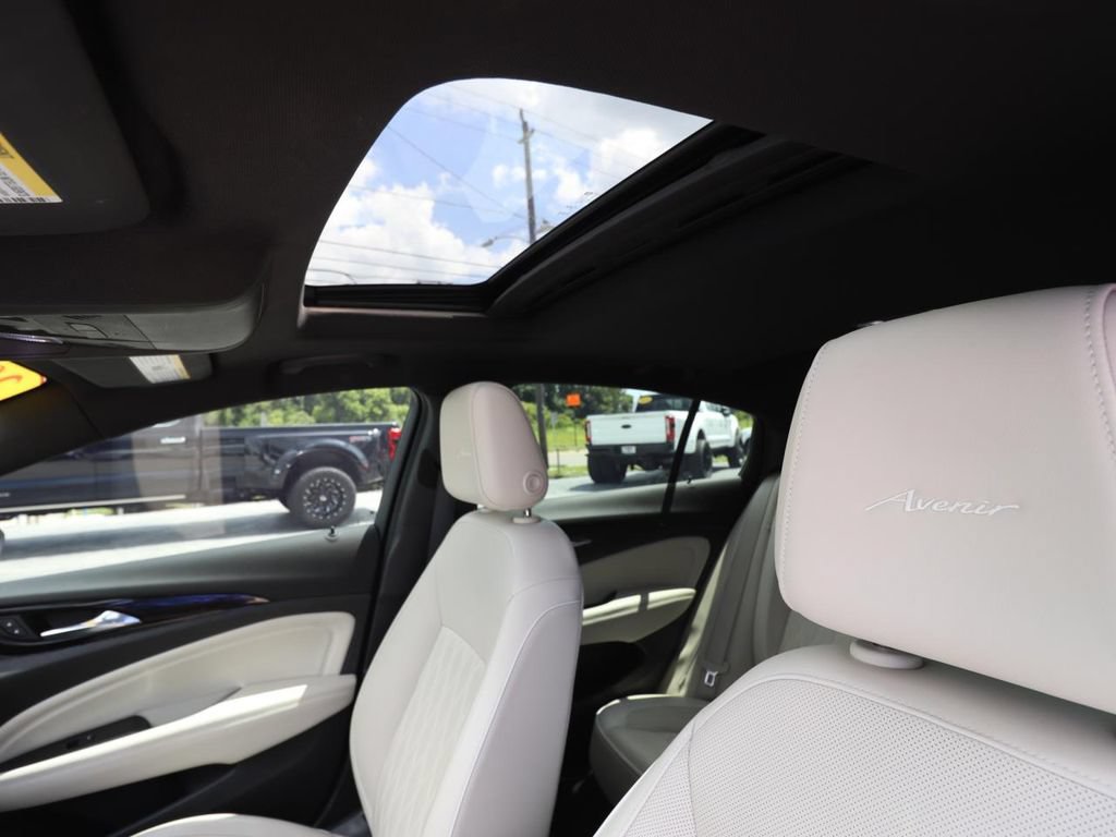Used 2020 Buick Regal Avenir w/ Driver Confidence Package II FWD image 4