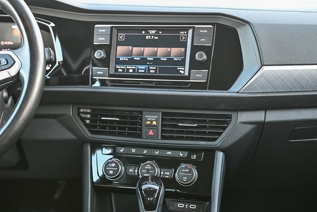 Used 2024 Volkswagen Jetta SE FWD image 16
