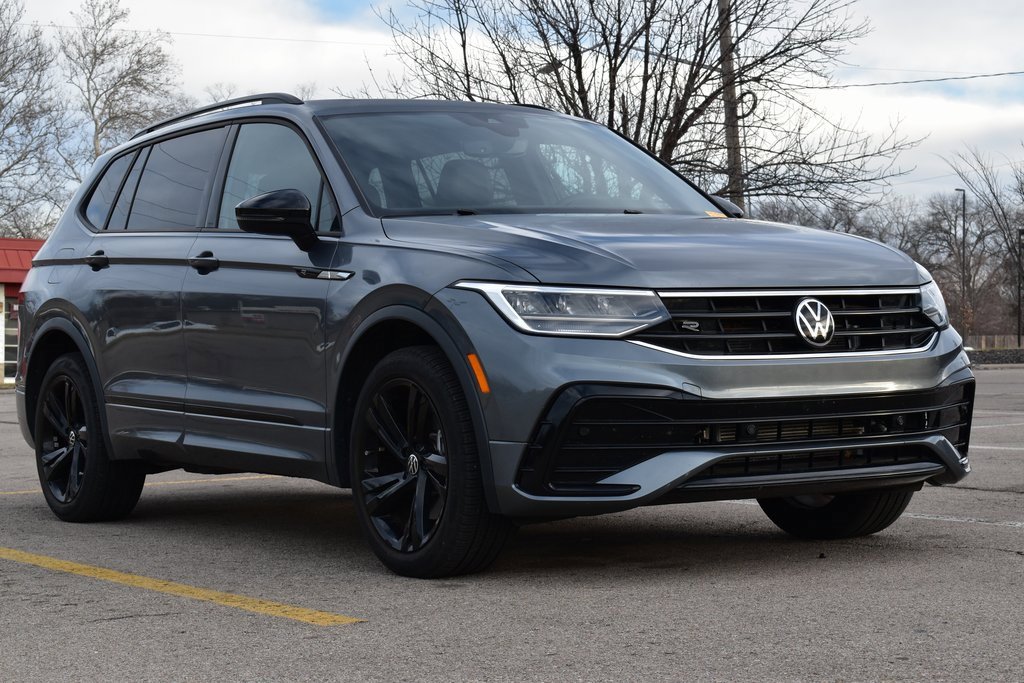 Used 2023 Volkswagen Tiguan SE R-Line image 3