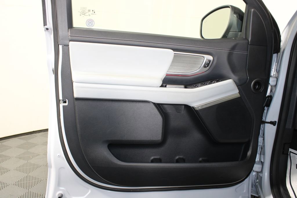 Certified 2025 Ford Expedition Platinum image 21