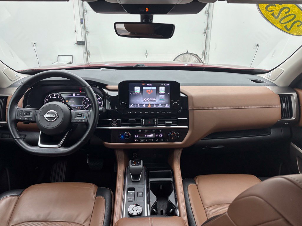 Used 2023 Nissan Pathfinder Platinum AWD/4WD image 3