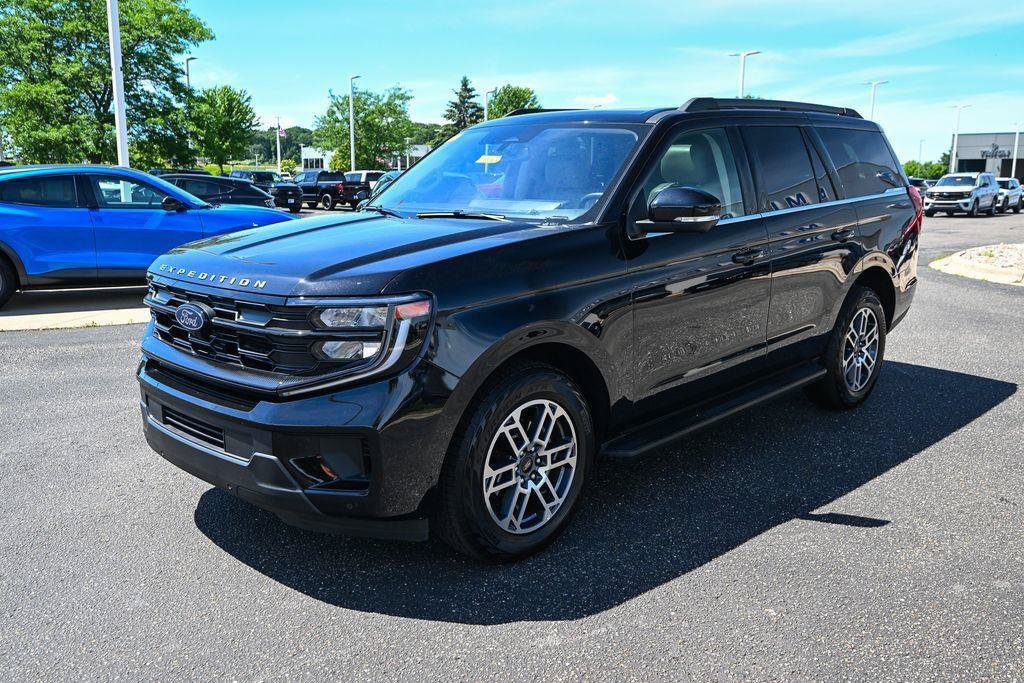 Certified 2025 Ford Expedition Active AWD/4WD image 9