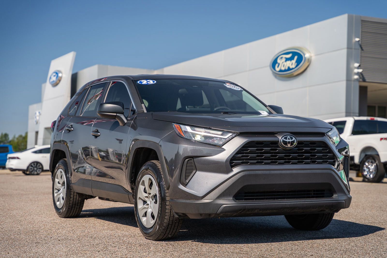 Used 2023 Toyota RAV4 LE FWD image 7