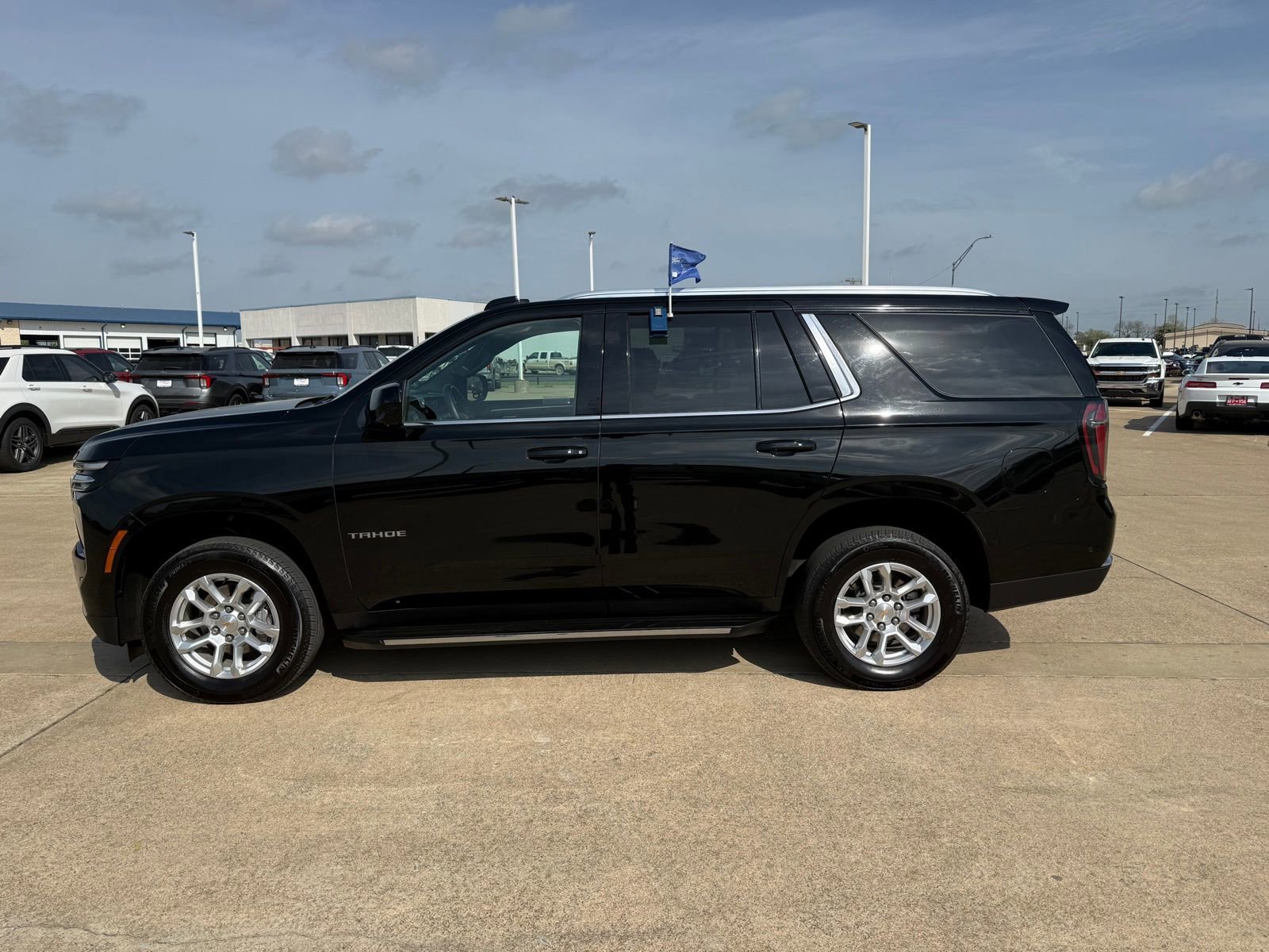 Used 2025 Chevrolet Tahoe LT image 2