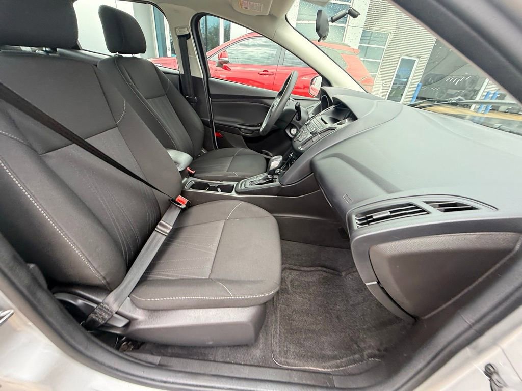 Certified 2017 Ford Focus SE FWD image 16