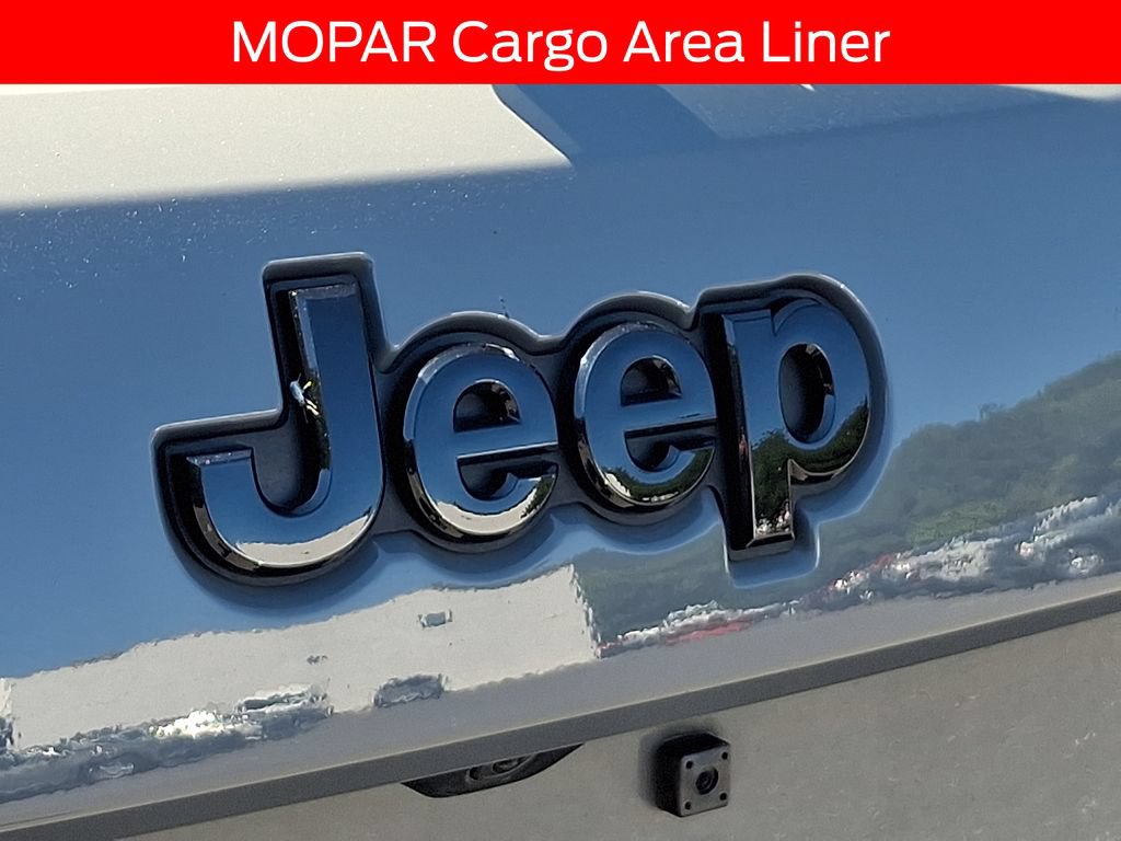 Used 2021 Jeep Grand Cherokee Laredo X AWD/4WD image 28