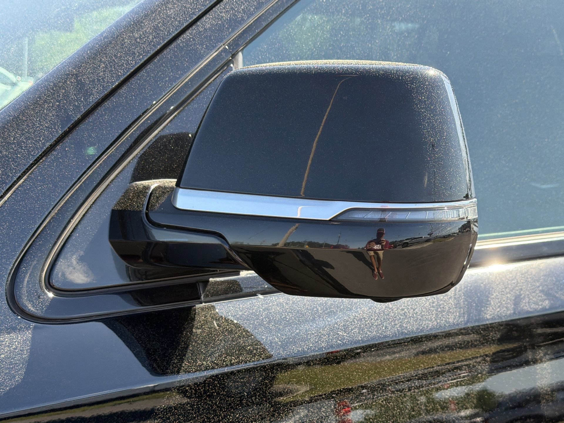 Used 2020 Cadillac Escalade Luxury w/ Escalade Sport Edition AWD/4WD image 38