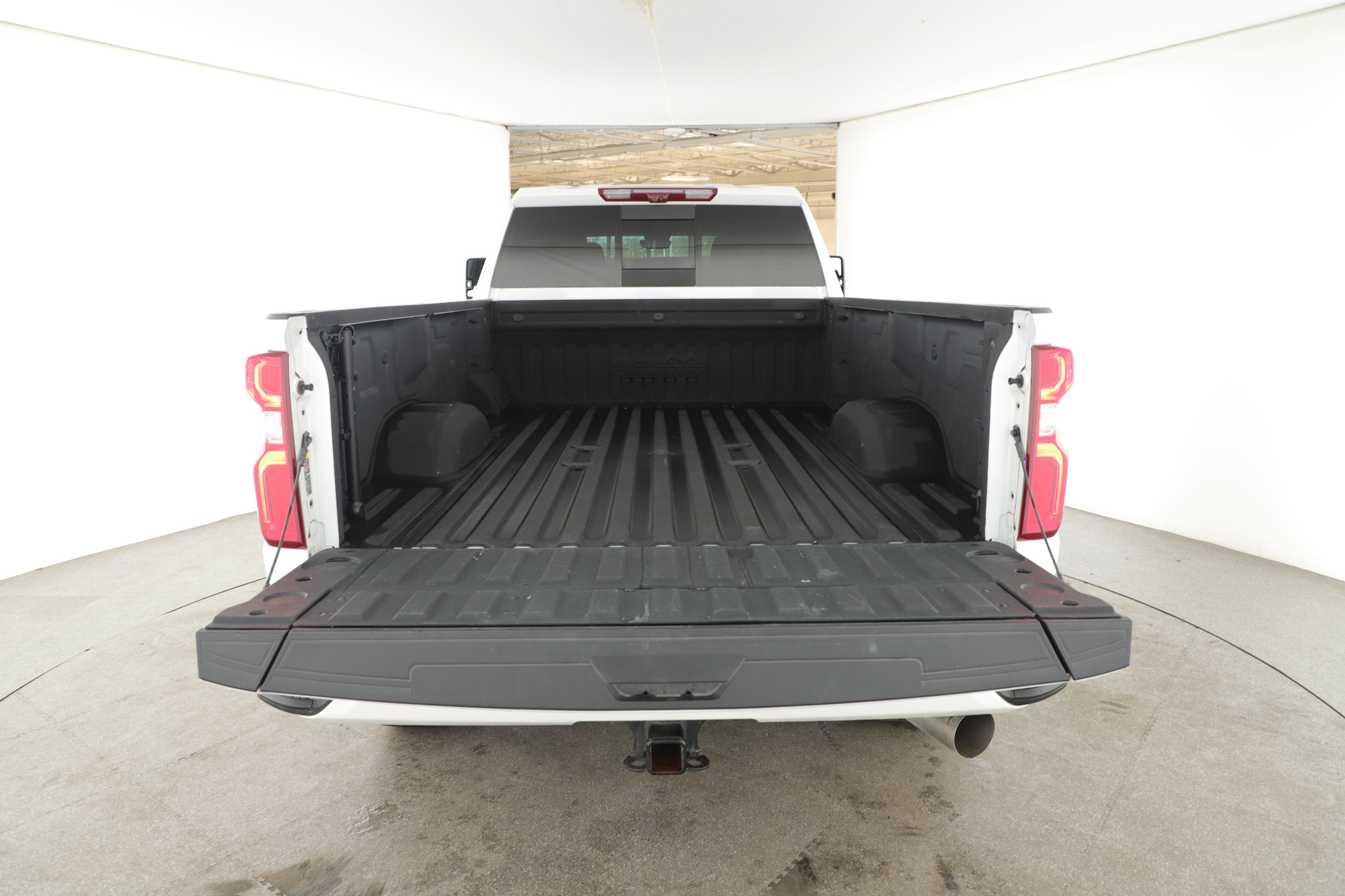 Used 2024 Chevrolet Silverado 3500 High Country w/ Technology Package image 5