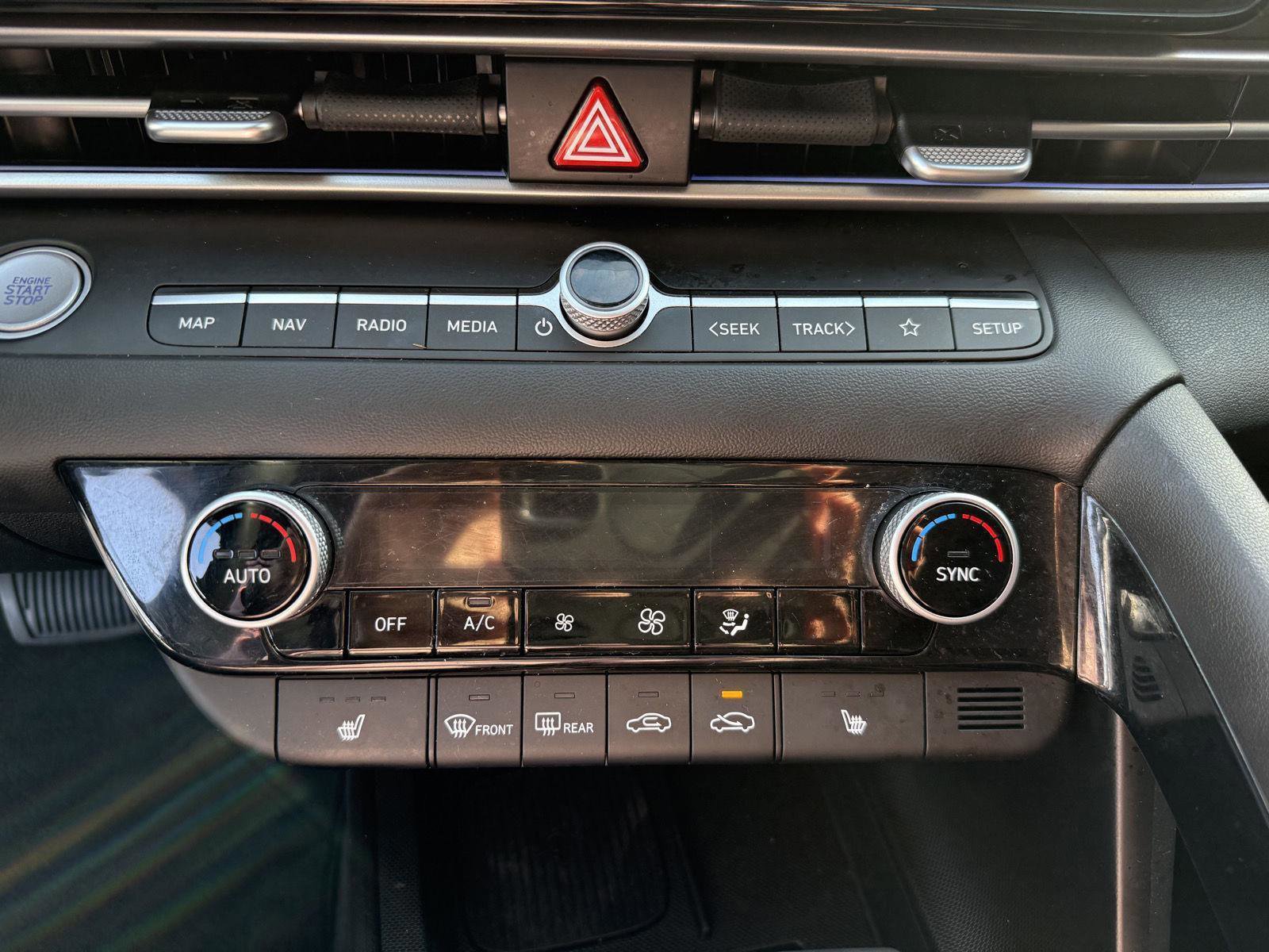 Used 2024 Hyundai Elantra SEL w/ Convenience Package image 19