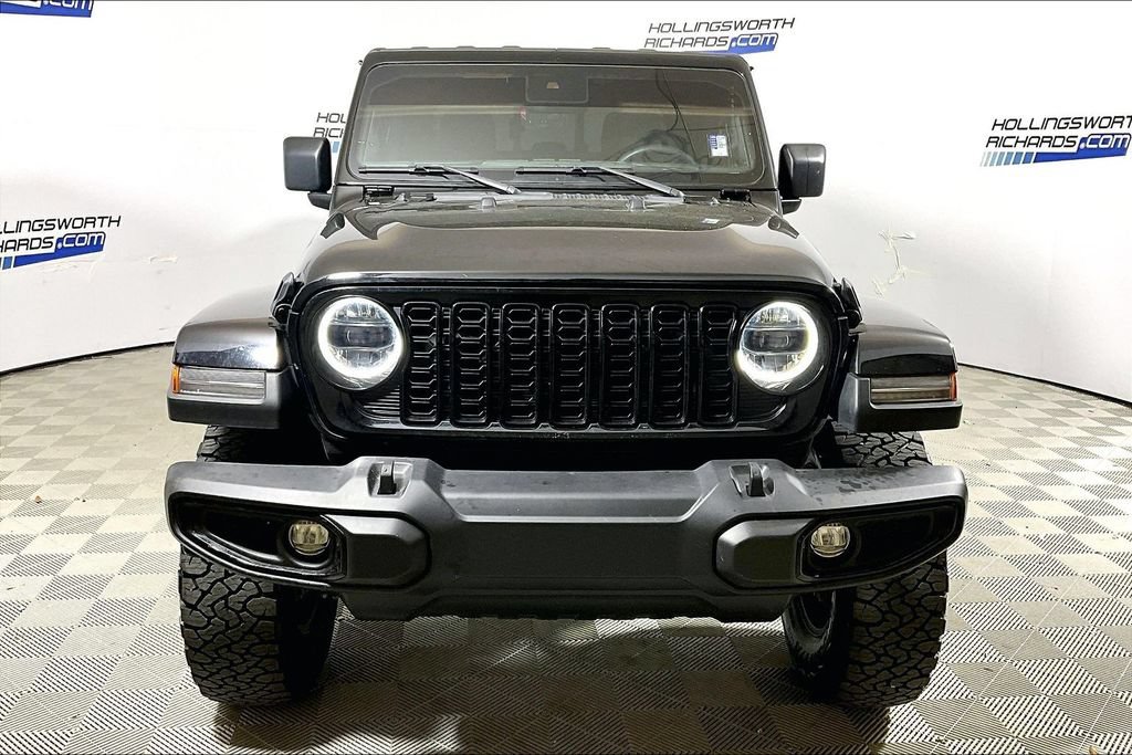 Used 2024 Jeep Gladiator Sport AWD/4WD image 2