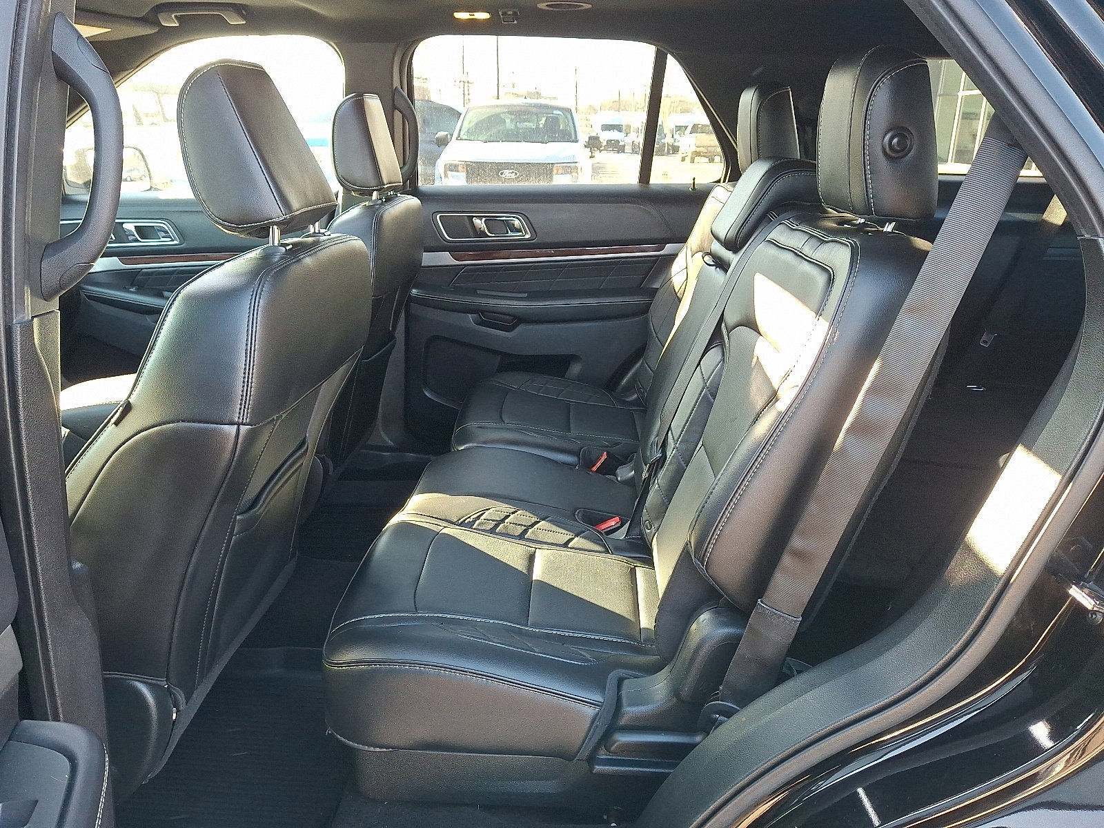 Certified 2018 Ford Explorer Platinum image 10