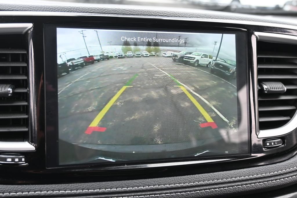 Used 2024 Chrysler Pacifica Touring-L AWD/4WD image 37