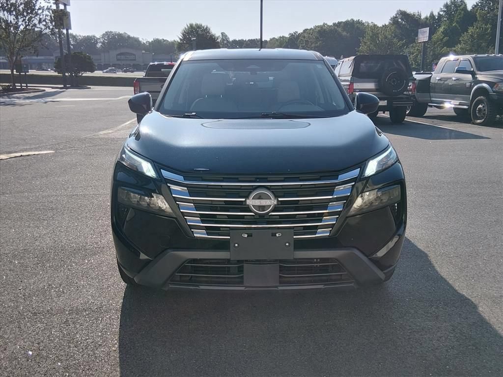 Used 2025 Nissan Rogue SV FWD image 9