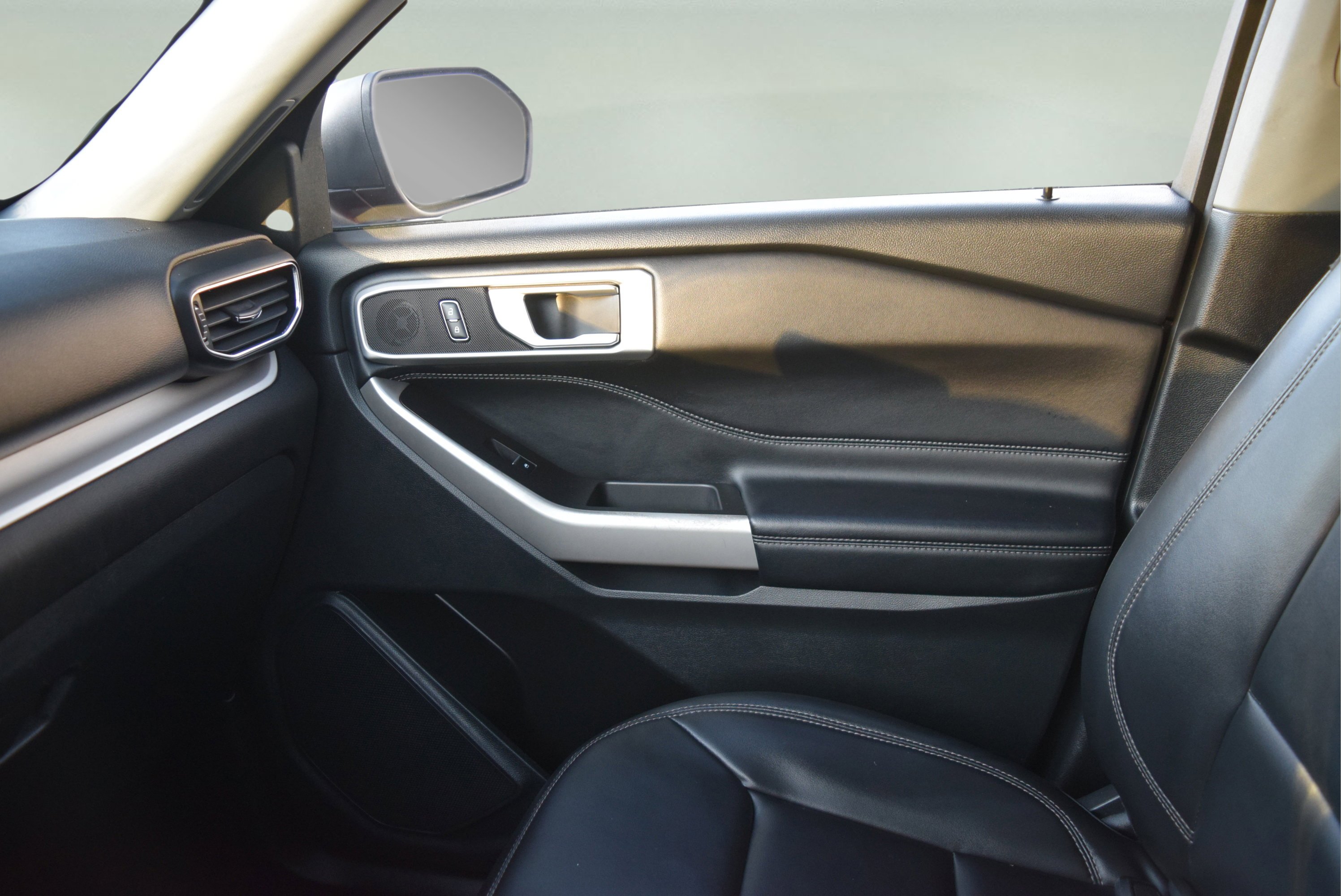 Certified 2023 Ford Explorer XLT w/ Equipment Group 202A image 17