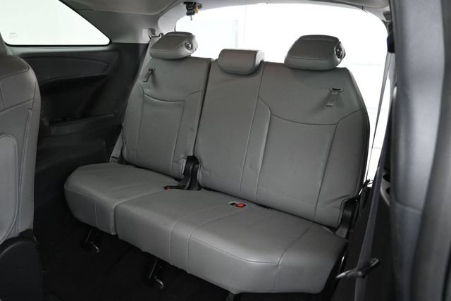 Used 2025 Toyota Sienna XLE FWD image 28