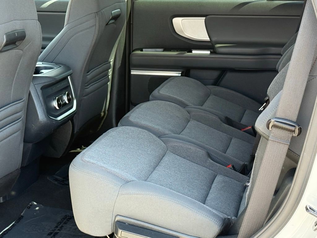 Certified 2025 Ford Expedition Active image 9