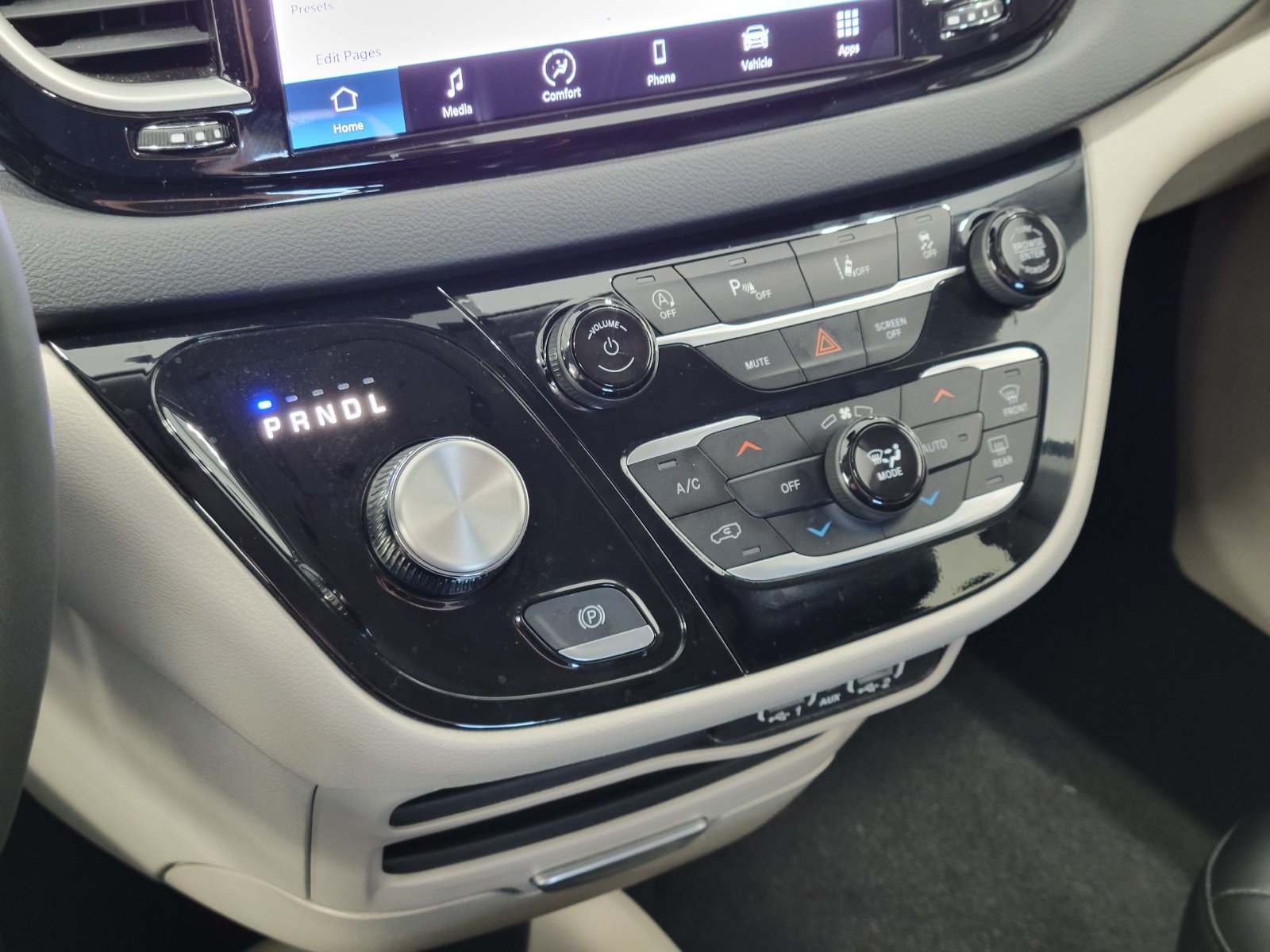 Used 2023 Chrysler Pacifica Touring-L FWD image 20