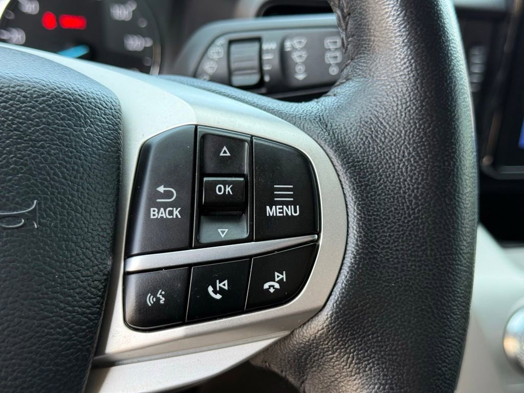 Certified 2023 Ford Explorer XLT RWD image 16