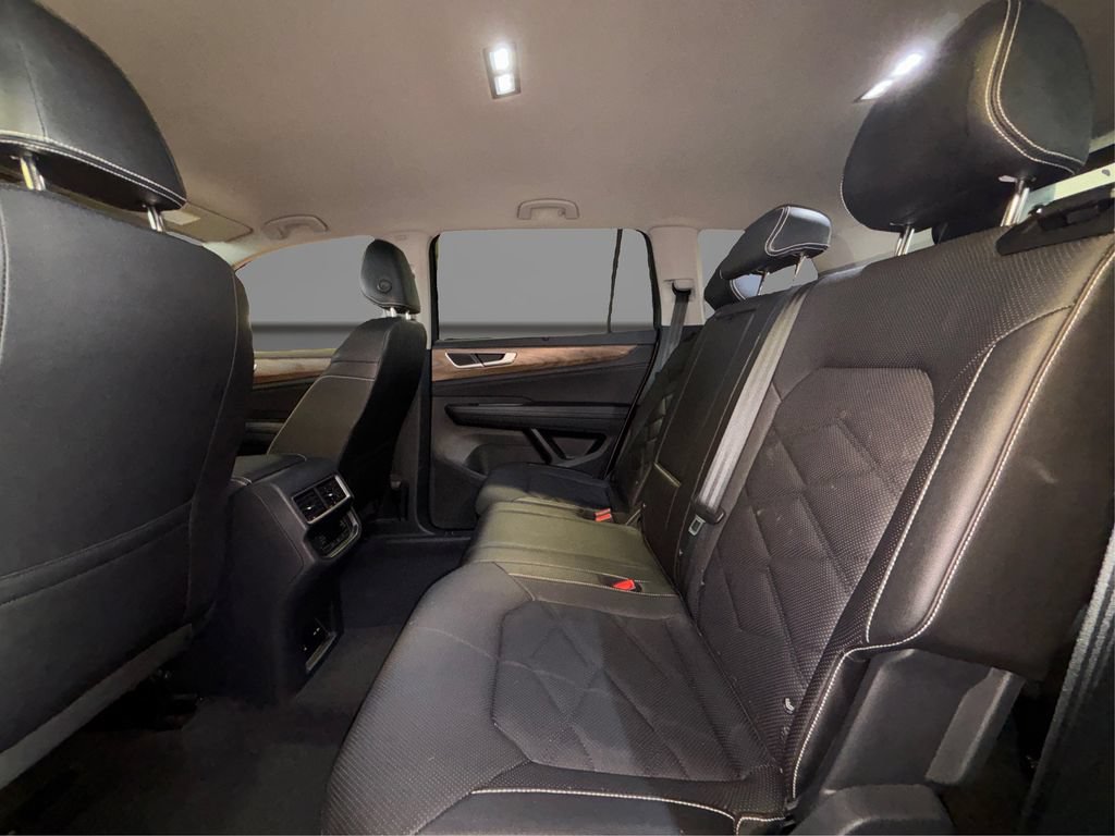 Used 2025 Volkswagen Atlas SE AWD/4WD image 9