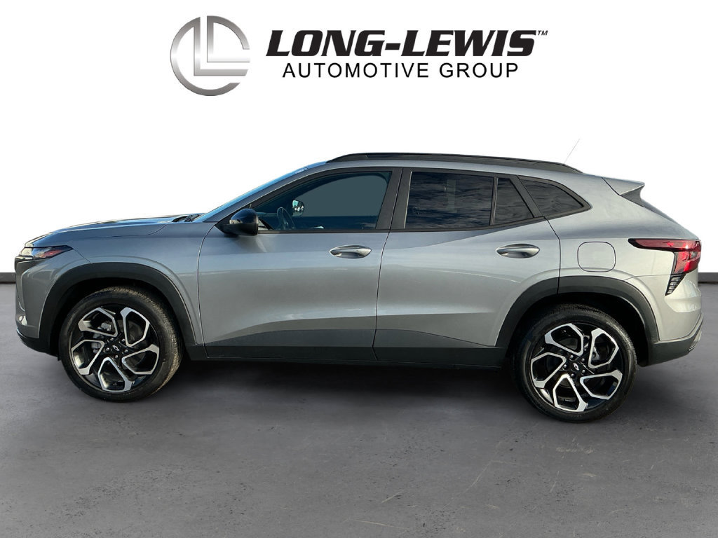 Used 2024 Chevrolet Trax RS w/ Driver Confidence Package FWD image 2