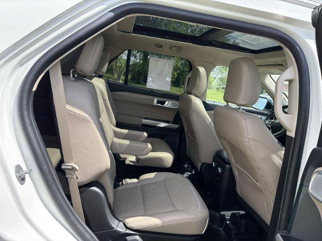 Certified 2023 Ford Explorer Limited w/ Limited Technology Package AWD/4WD image 32
