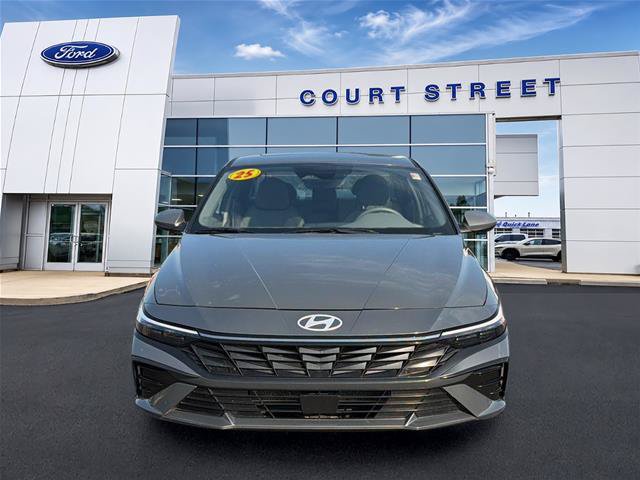 Used 2025 Hyundai Elantra SEL FWD image 2