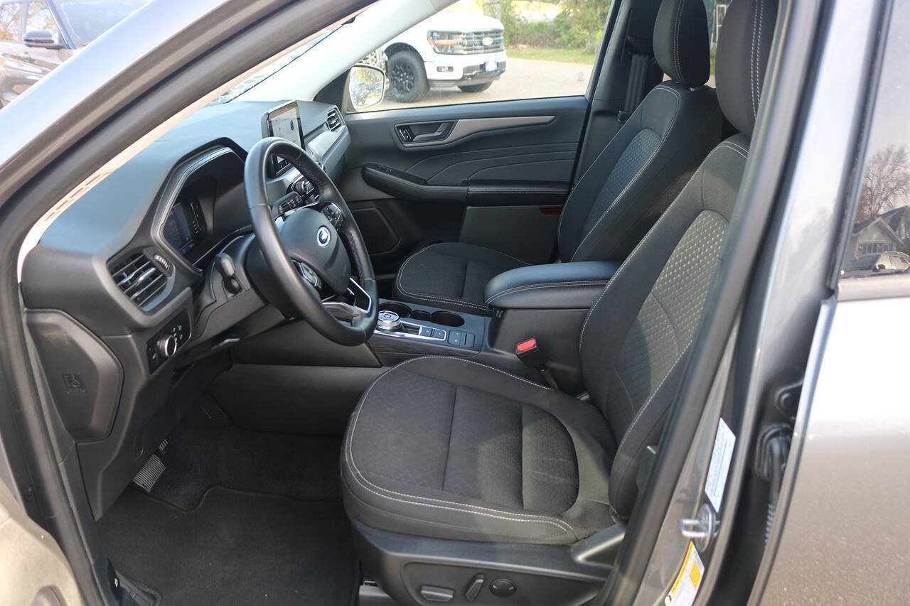 Certified 2024 Ford Escape Active AWD/4WD image 31