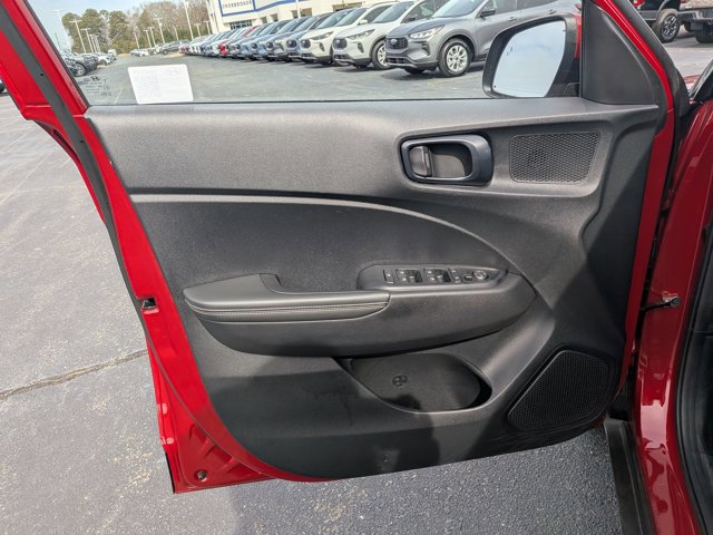 Used 2025 Hyundai Venue Limited image 12