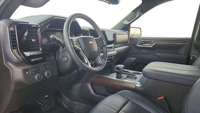 Used 2025 Chevrolet Silverado 1500 High Country w/ Technology Package image 9