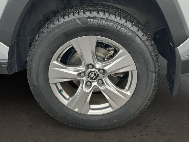 Used 2022 Toyota RAV4 XLE AWD/4WD image 25