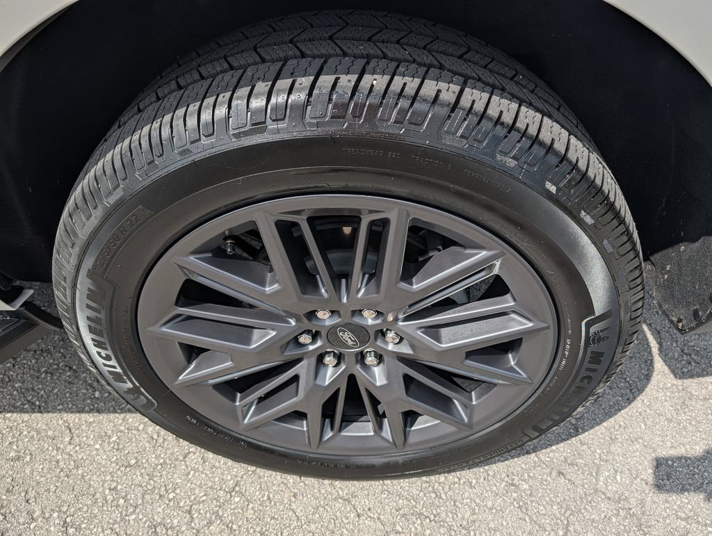 Certified 2026 Ford Expedition Platinum w/ Stealth Appearance Package AWD/4WD image 39